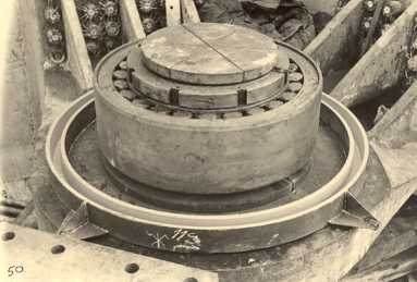 Upper bearing for downstream sector door - summer 1950